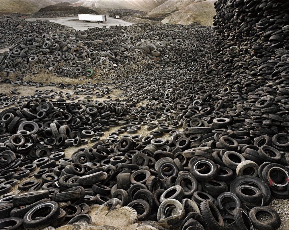 Edward Burtynsky's photograph "Oxford Tire Pile # 1, Westley, California," 1999.