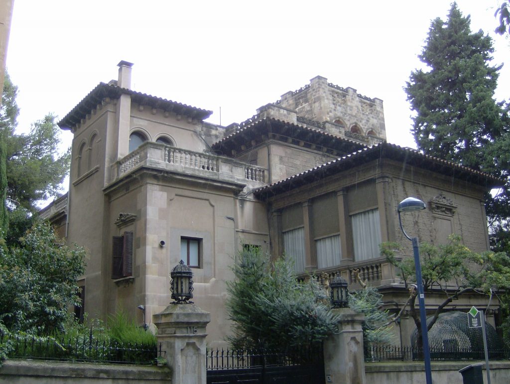 The Muñoz Ramonet mansion in Barcelona. Photo by Jove, Creative Commons Attribution-Share Alike 3.0 Unported license.