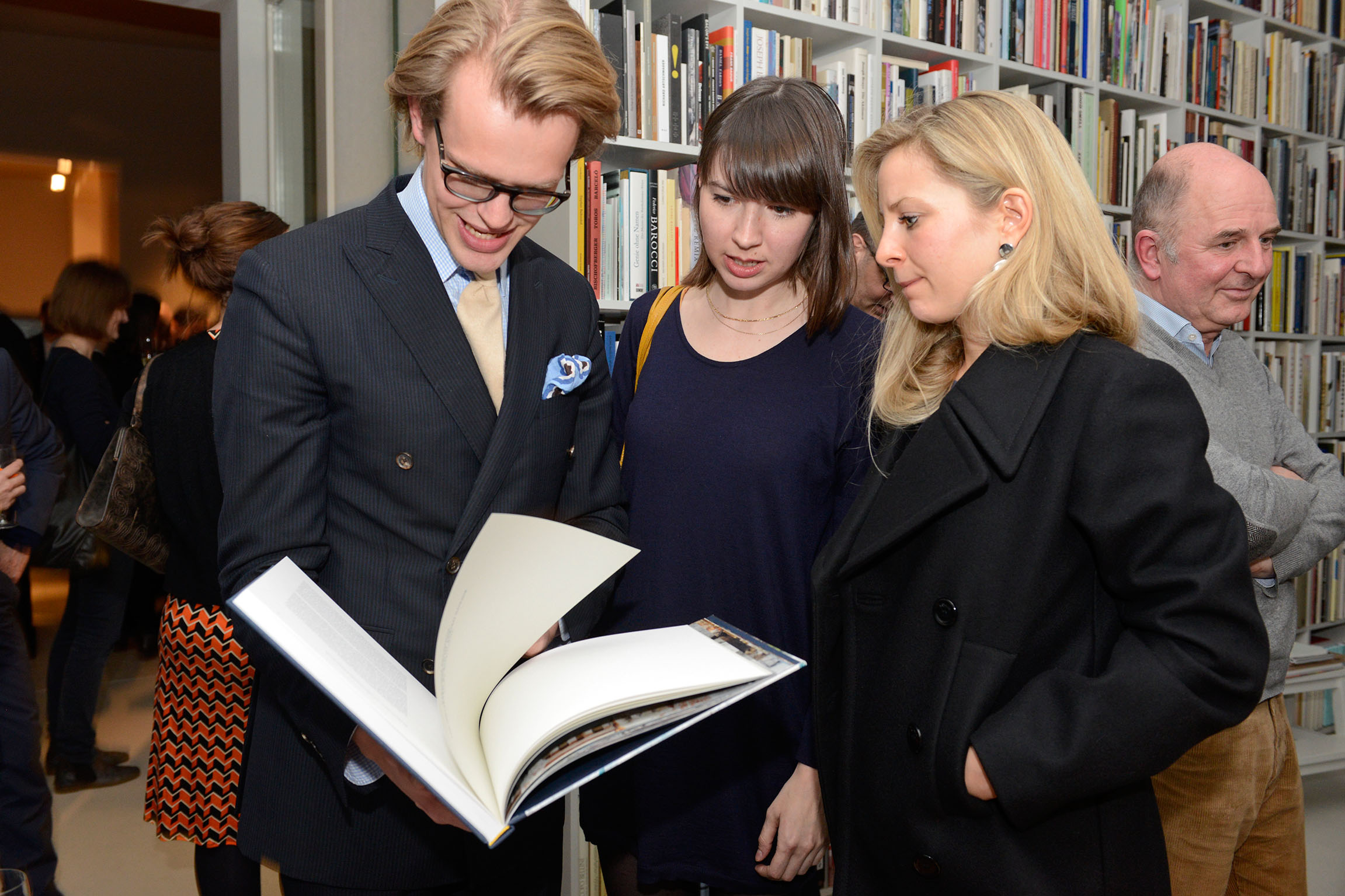 Sebastian H., Beate Scheder, and Jana Bach Photo: Tobias Kleinod, Courtesy Weltkunst