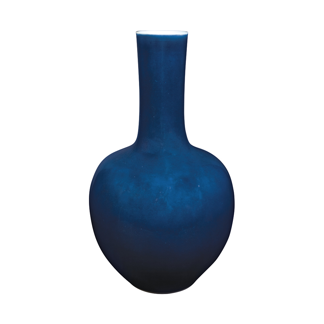 A Chinese blue glazed porcelain vase (18th/19th century) estimated at US$60,000 to $80,0000. Photo:Doyle