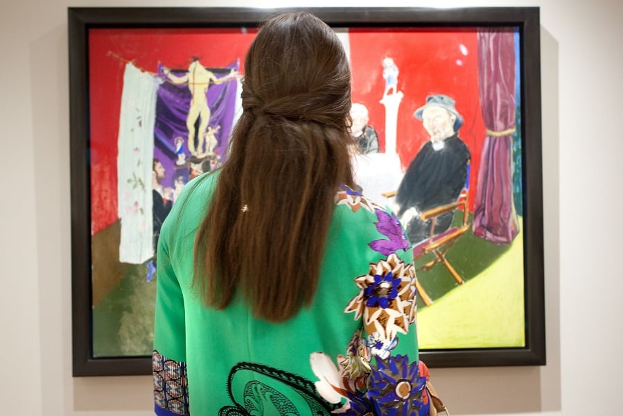 A colorful guest enjoys some colorful art at TEFAF Maastricht. Photo: Loraine Bodewes