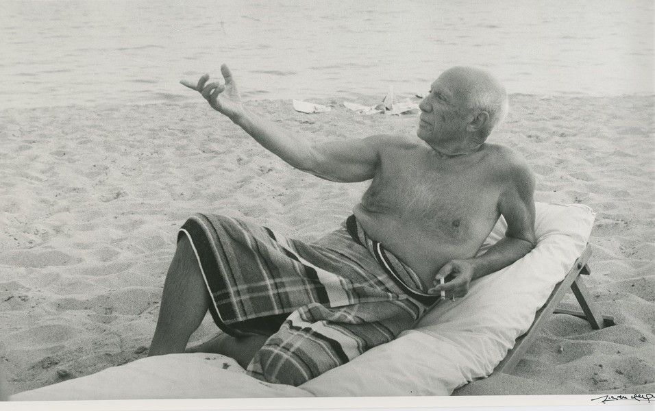 Lucien Clergue Picasso a la plage (1965) Photo: Courtesy of the artist and Throckmorton Fine Art