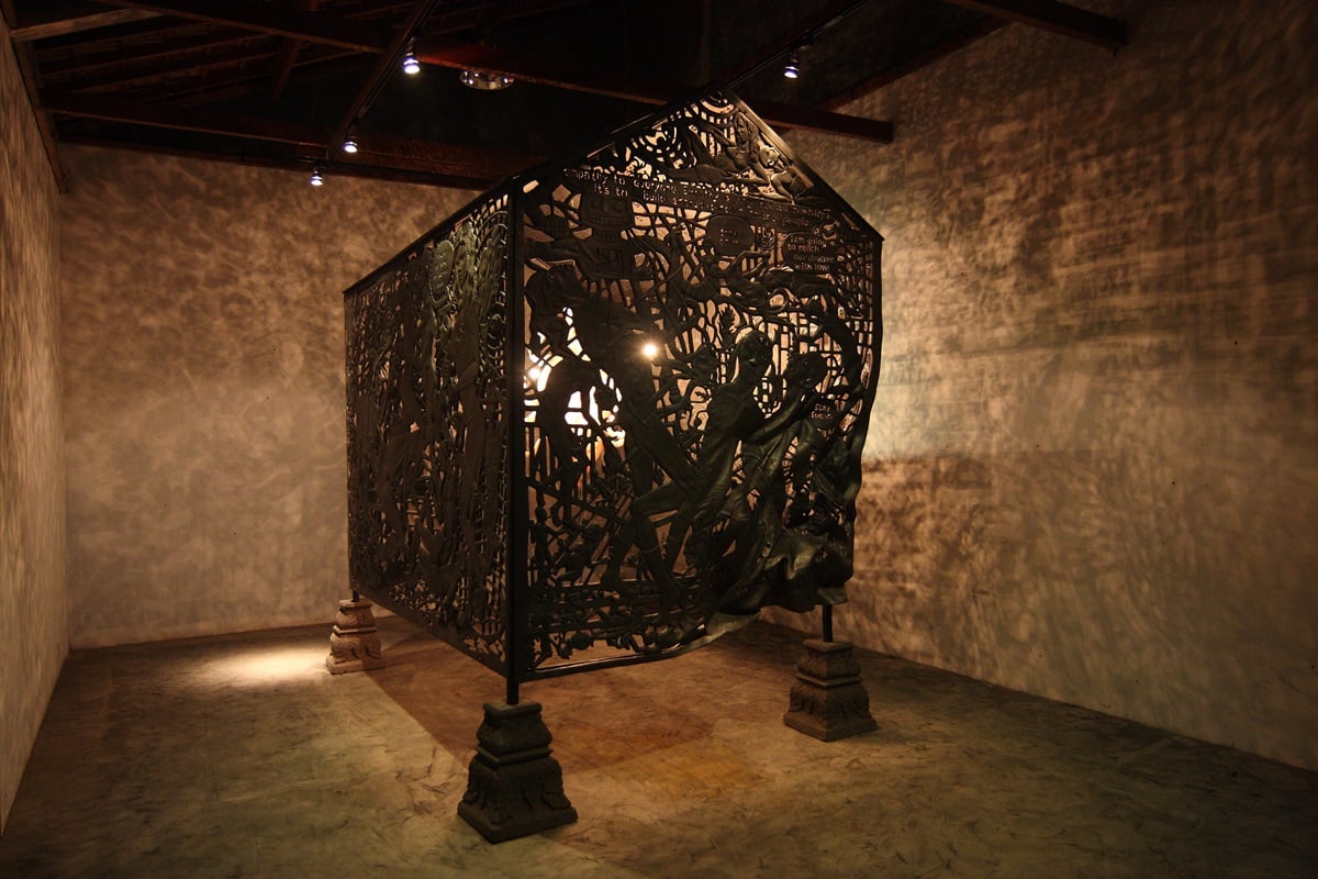 Entang Wiharso Temple of Hope Hit by Bus, 2011 Cast graphite/ resin 300 x 325 x 225 cm  Courtesy of Yallay Gallery
