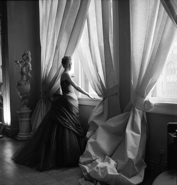 Nancy James in Charles James Swan Gown, 1955 Courtesy of The Metropolitan Museum of Art, Photograph by Cecil Beaton, The Cecil Beaton Studio Archive at Sotheby's
