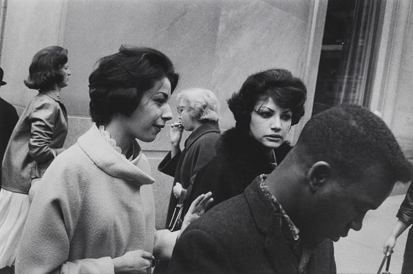 Garry Winogrand, New York (c. 1960). The Garry Winogrand Archive, Center for Creative Photography, The University of Arizona © The Estate of Garry Winogrand, courtesy Fraenkel Gallery, San Francisco