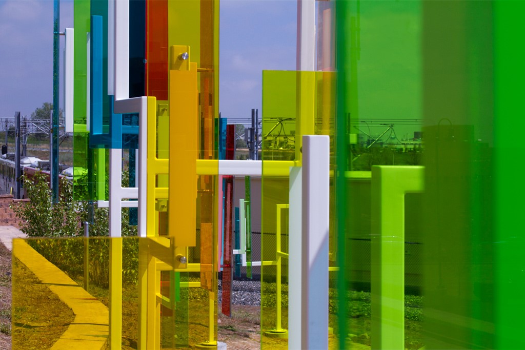 Ivan Toth Depeña, <em>Color Field</em> (2014), Federal Center Station, Lakewood, Colorado. Photo: courtesy the artist. 