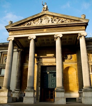 The entrance to Oxford University's Ashmolean Museum (2005). Photo: Merlin Cooper, via AntonK.