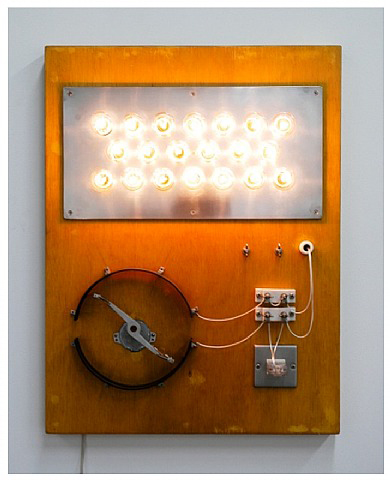 Satoru Tamura, Point of Contact for 20 Incandescent lamps, 2007, incandescent lamps motors, wood, metal, and others, Tezukayama Gallery, Osaka, Japan