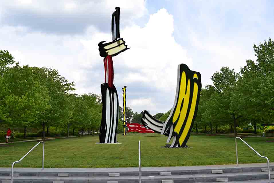 Roy Lichtenstein, Five Brushstrokes, at the Indianapolis Museum of Art. Photo: via Art Daily.