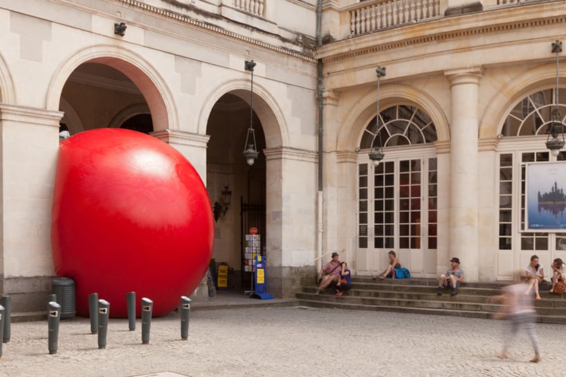 Kurt Perschke, The RedBall Project, at the Les Tombées de la Nuit arts festival in Rennes, France. Photo: Kurt Perschke.