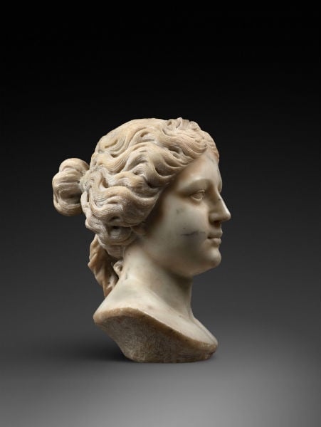  Bust of a Young Woman Rome, 1630-1640   Marble, height: 32 cm without base Photo: Galerie Sismann