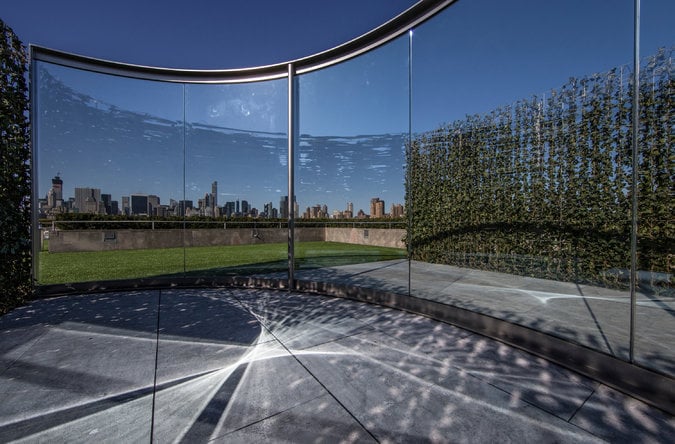 <em>Hedge Two-Way Mirror Walkabout</em> by Dan Graham with Günther Vogt on the Metropolitan Museum of Art rooftop in 2014. Courtesy of the Metropolitan Museum of Art.