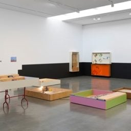 Installation view of Manfred Pernice Bbreiland at Regen Projects, Los Angeles