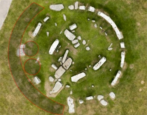 An aerial view of Stonehenge showing the dry patches where stones completing the circle once stood. Photo: SWSN.com/English Heritage.