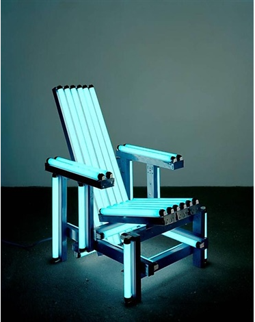 Iván Navarro, Blue Electric Chair(2004) Installations, Furniture, tubes fluos, métal / fluorescent tubes, 48 x 31.1 x 45.1 in. Photo: Courtesy Galerie Daniel Templon 