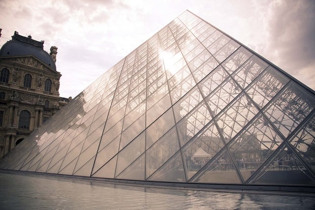 The Louvre Museum. Courtesy Laura Suarez via Flickr Creative Commons. 