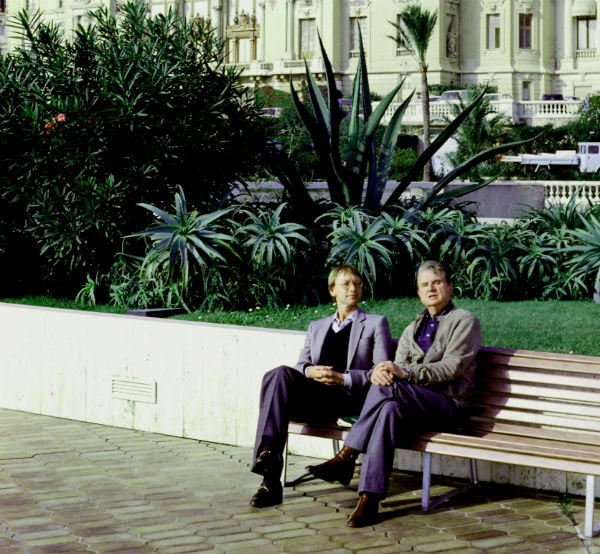 Art historian Reinhard Hassert and Francis Bacon, Casino Gardens, Monte-Carlo, 1981 © Eddy Batache_courtesy MB Art Collection