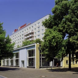 The exterior of Capitain Petzel Gallery on Karl Marx Allee Photo: Stephan Müller