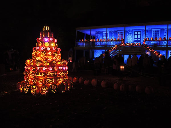 The Great Jack O'Lantern Blaze in Historic Hudson Valley celebrates its tenth anniversary with a glowing pumpkin cake. Photo: Sarah Cascone.
