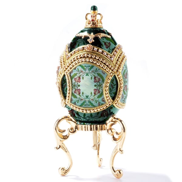 Sheikh Saud purchased a Fabergé egg at Christie's in 2002. This is a replica of what a traditional Fabergé looks like.