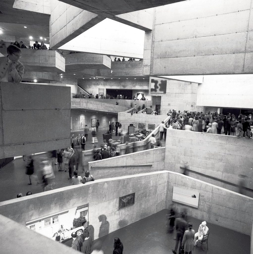 The November 5, 1970, opening of the Berkeley Art Museum. Photo: Greg Peterson, the San Francisco Chronicle.