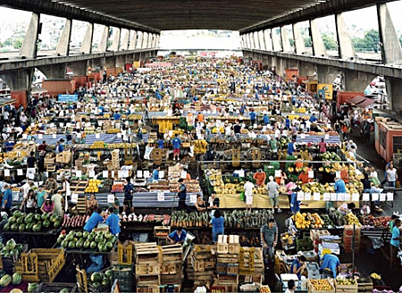 Mercado CEAGESP Sao Paolo by Massimo Vitali