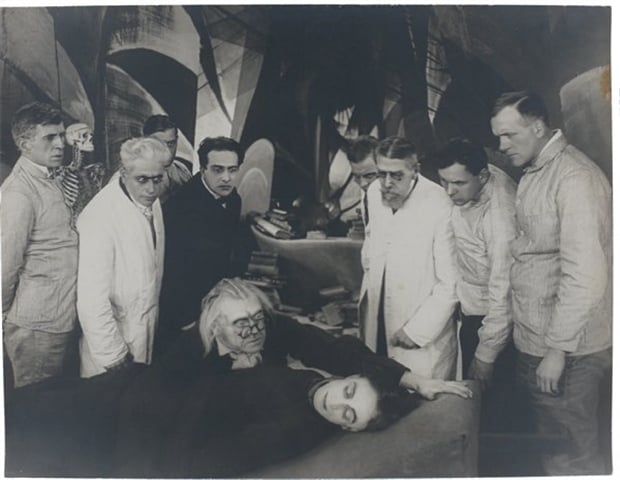 Caligari decouvre l'assassin by Walter Reimann and Hermann Warm