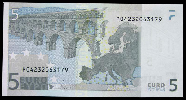 The €5 note, with its fictional Roman aqueduct
