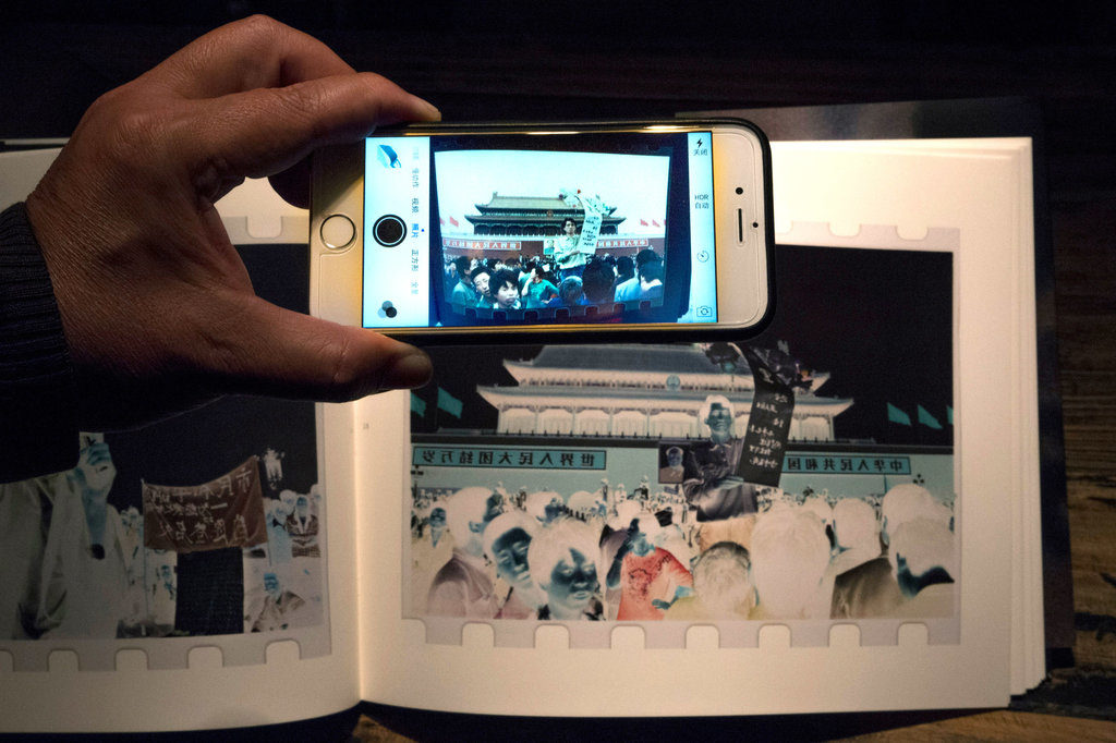 The negative images in Xu Yong's Negatives can be seen in their true colors using a smartphone camera set to 