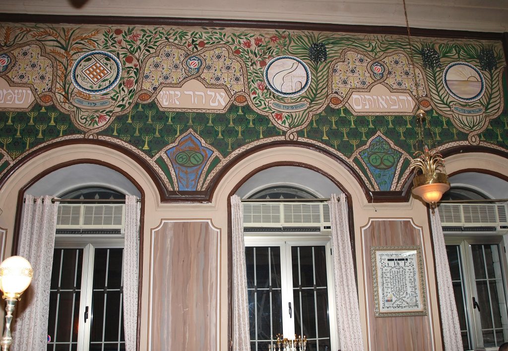 Restored murals at the Ades synagogue in Jerusalem. Photo by DMY, Creative Commons Attribution 3.0 Unported license.