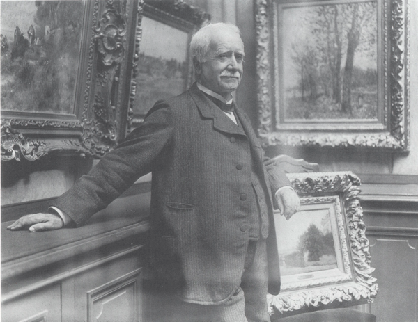 Photograph of Paul Durand-Ruel in his gallery, taken by Dornac, about 1910</br> Archives Durand-Ruel 