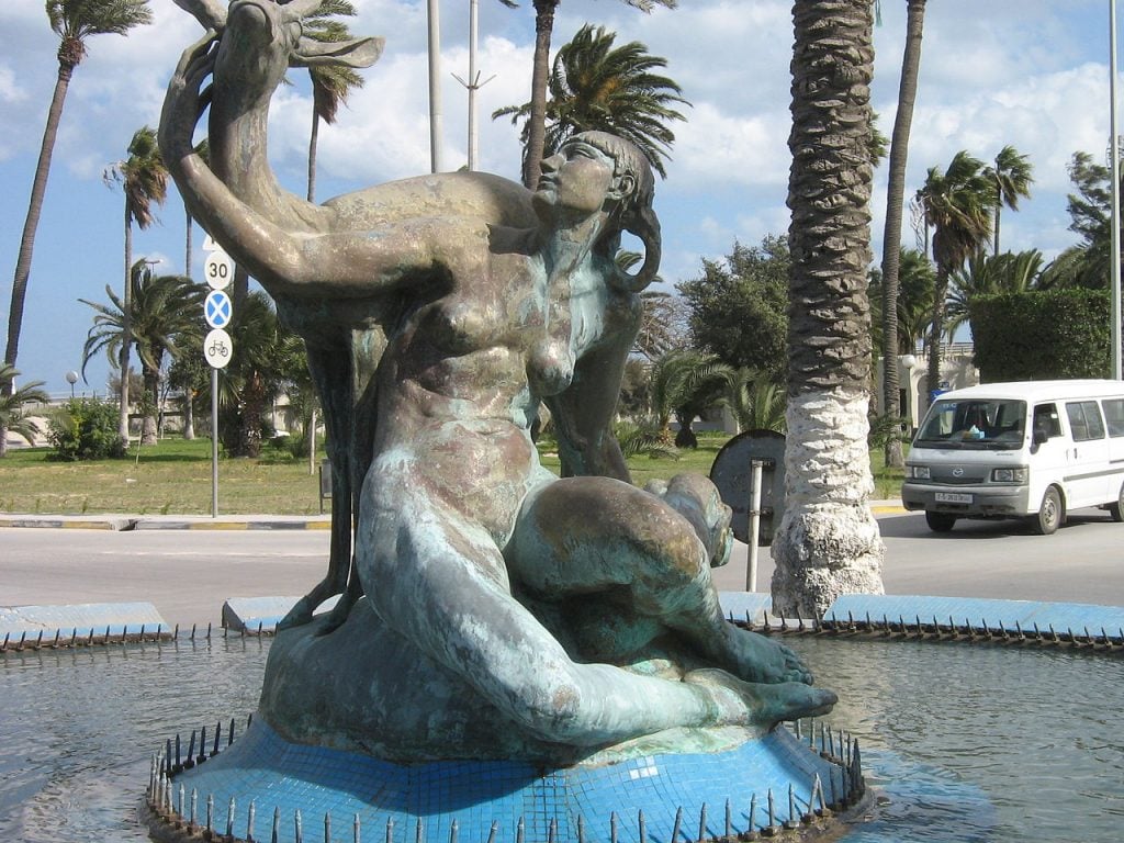 Fountain and sculpture in Gazelle Square, or 