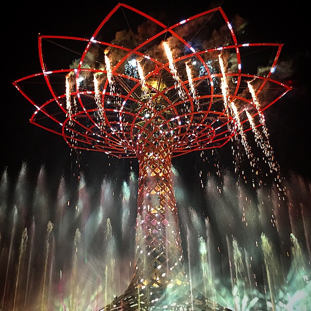 The Tree of Life by Orgoglio Brescia, the symbol of the Italian Pavilion at Expo Milano. Photo: mino.93, via Instagram. 