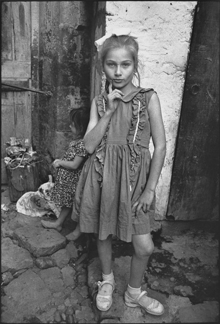 Mary Ellen Mark, Beautiful Emine posing, Trabzon, Turkey, 1965.Photo: Courtesy Falkland Road, Inc. / Mary Ellen Mark Studio & Library.