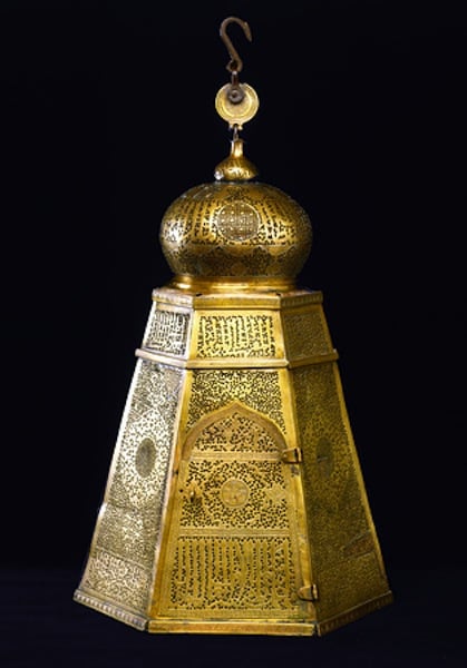 An ancient Islamic lamp like this one was stolen from the NMEC and replaced with a replica. <br>Photo: via the David Collection</br>
