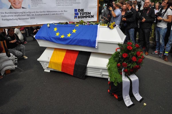 Demonstrators carried (empty) coffins. Photo: Vice