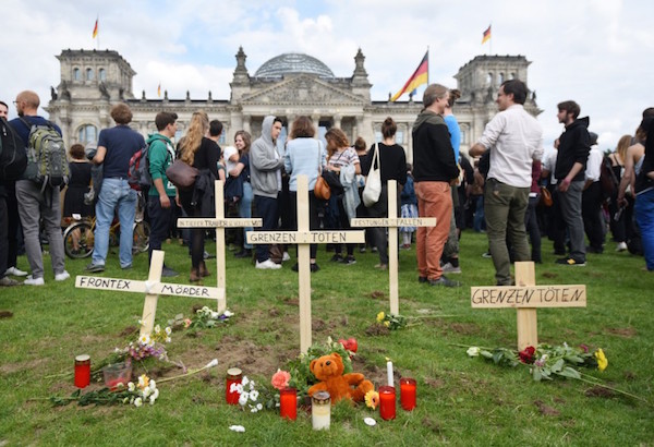 The crosses bore slogans such as 'borders kill' Photo: DPA via Süddeutsche Zeitung