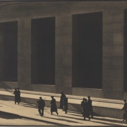 Paul Strand, Wall Street, New York (1915)Photo: © Aperture Foundation Inc., Paul Strand Archive Courtesy Fundación Mapfre