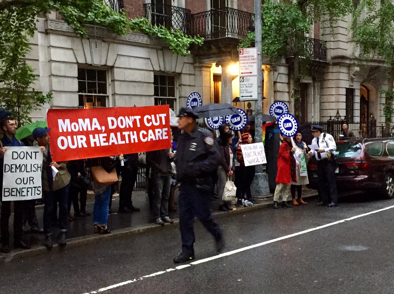 Police negotiate with protesting MoMA workers