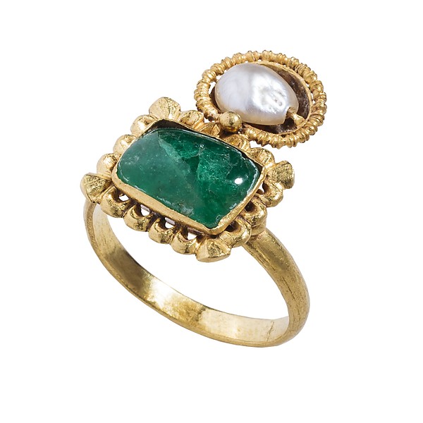 Double Gemstone Ring Date: ca. 300. Photo: courtesy of Metropolitan Museum of Art.
