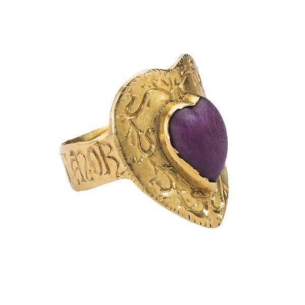 Gothic Love Ring “Corte Porta Amor” Date: 14th century. Photo: courtesy of the Metropolitan Museum of Art.