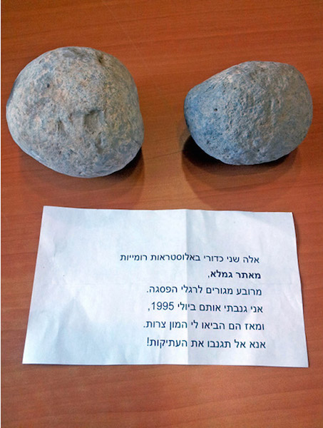 The two ancient ballista balls returned to the Museum of Islamic and Near Eastern Cultures in Be’er Sheva, and accompanying anonymous notePhoto via: Art Daily