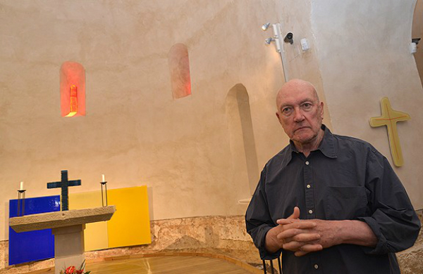 Sean Scully earlier this week at the Montserrat Chapel, Barcelona, sorrounded by his worksPhoto via: Nacio Digital
