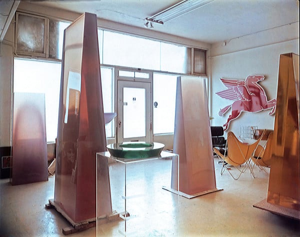 De Wain Valentine studio, Venice, California, 1968. © De Wain Valentine/Artists Rights Society (ARS), New York, 2015; courtesy of David Zwirner, New York/London. <bt>Photo: De Wain Valentine