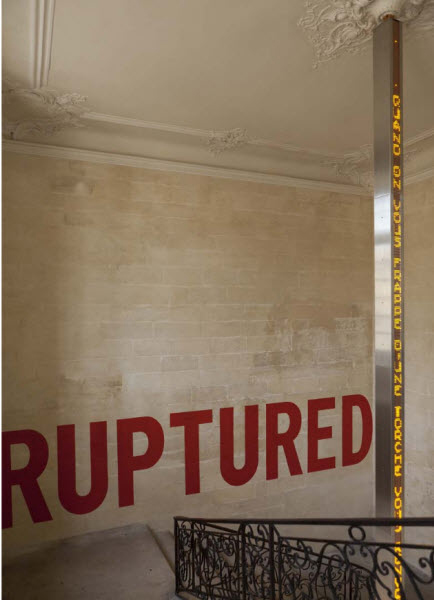 Lawrence Weiner, <i>Ruptured</i> (1972) and Jenny Holzer <br>Photo: Courtesy Collection Lambert