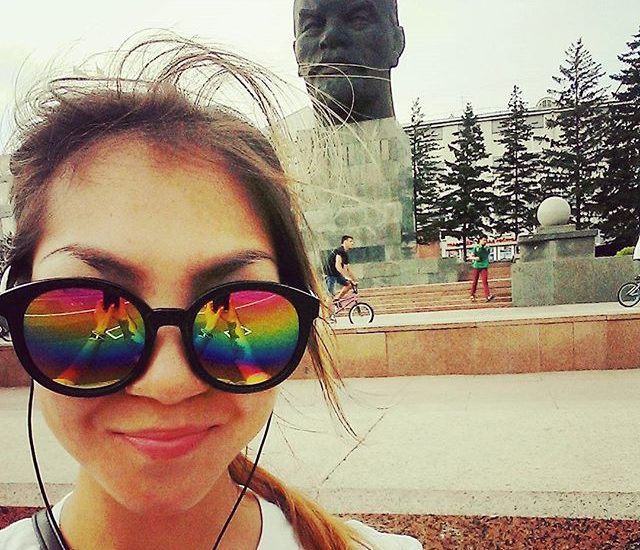 A Lenin selfie. Photo: @bird_sandra, via Instagram.