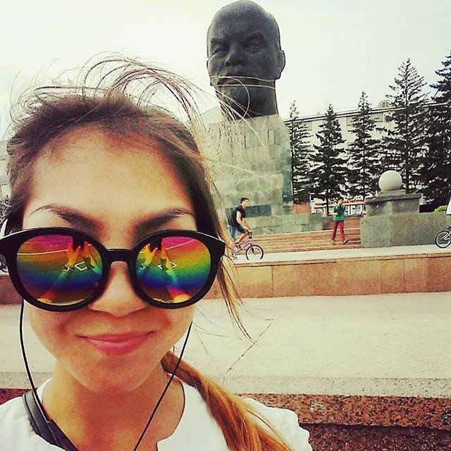 A Lenin selfie. Photo: @bird_sandra, via Instagram.