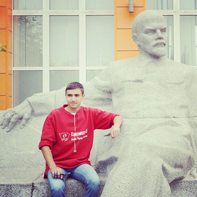 A Lenin selfie. Photo: @bulanov1996, via Instagram.