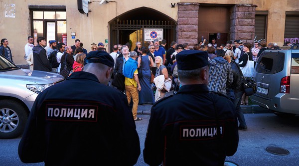 Around 500 people gathered in St Petersburg to protest against attacks on culture at the end of August. Photo: Alexey Danichev / RIA Novosti via EuroNews