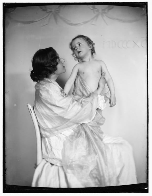 Gertrude Käsebier Adoration (1897) Photo: The Library of Congress, Washington DC. Courtesy Trussardi Foundation